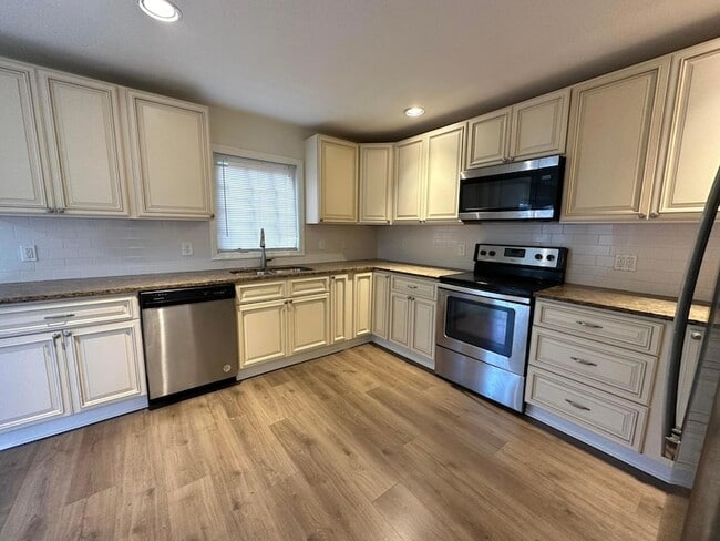 Photo - 340 Walton Blvd