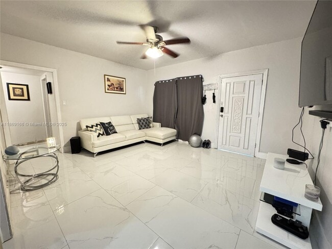 Photo - 343 W 42nd St