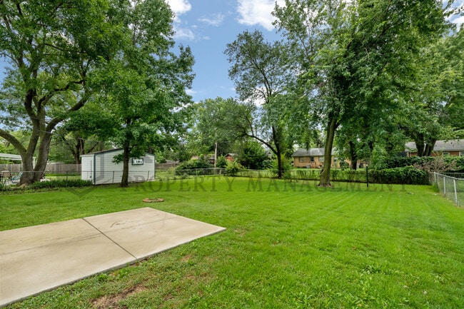 Photo - 211 E Meadowlark Rd