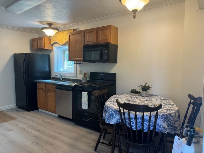 Photo - Student House, 8/1 academic lease (10 months)