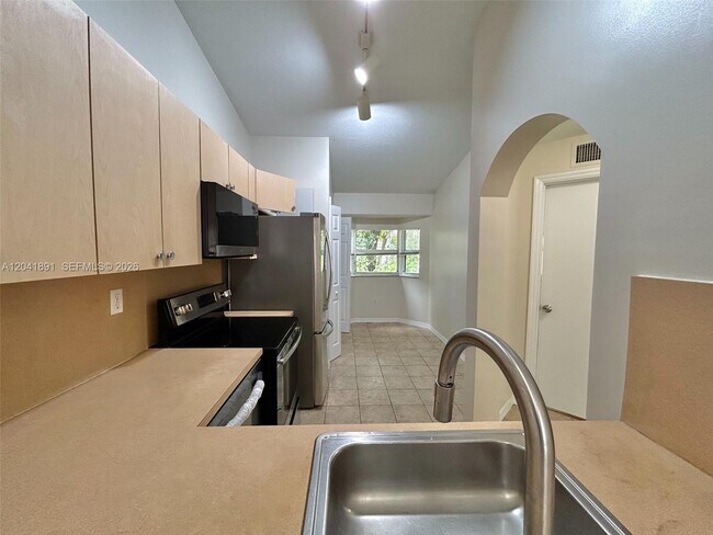 1270 SE 28th Ct Unit 202