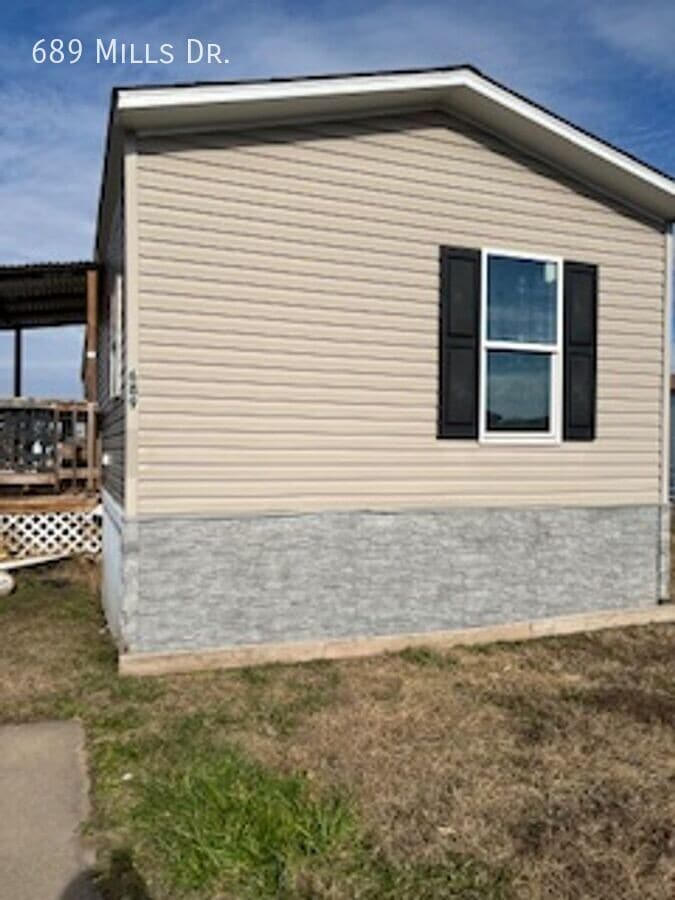 Photo - 689 W Mills Dr