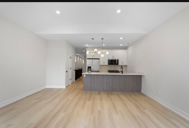 Photo - 5006 S Prairie Ave Unit 2