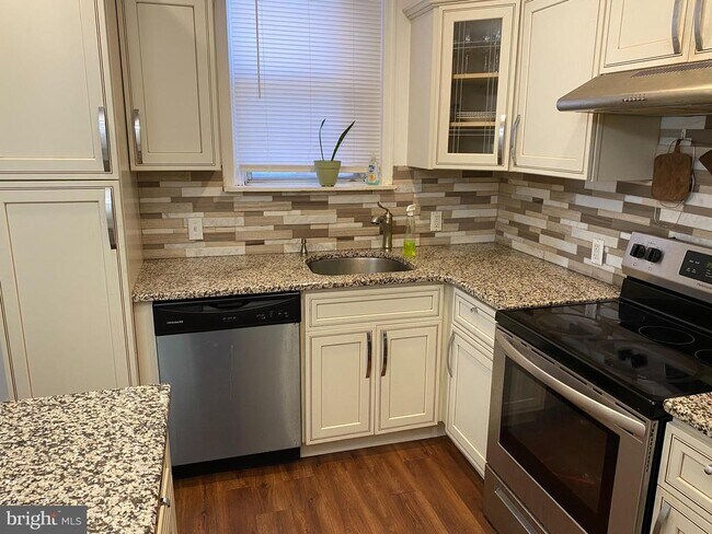 Photo - 1427 Levick St Townhome