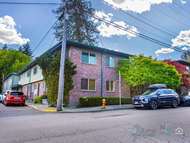 Photo - 1 Bedroom Condo Near OHSU + Parking