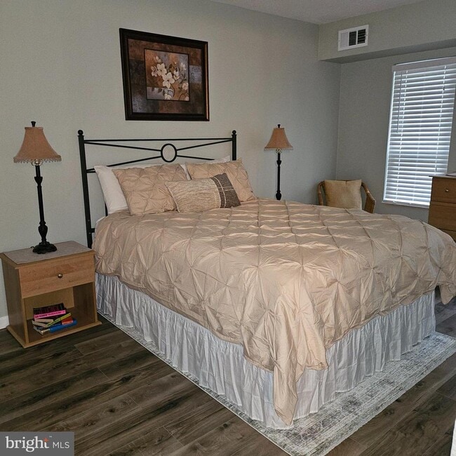 Photo - 304 Forbes St