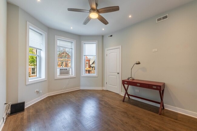 Photo - 2729 S Harding Ave Unidad 2