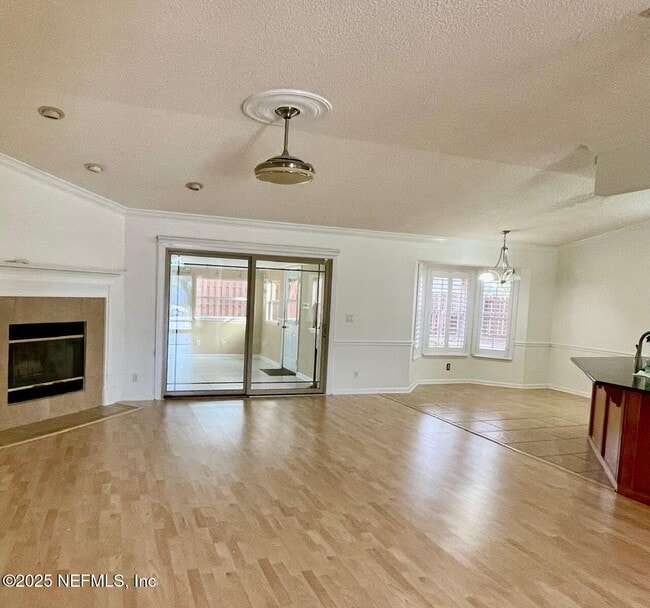 Photo - 2127 Forest Gate Dr W