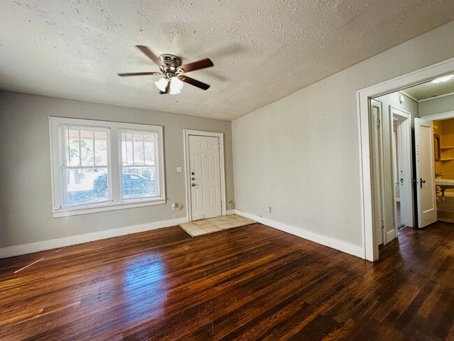 Photo - Pre-Leasing 2 bed 1 bath close to Texas Tech! Unit A