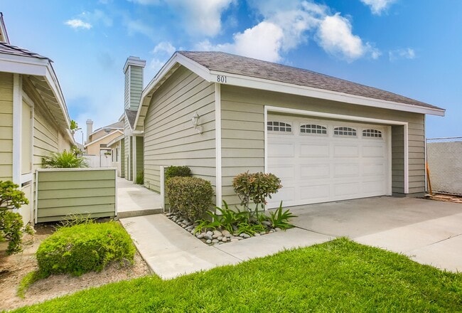 801 Windward Ln