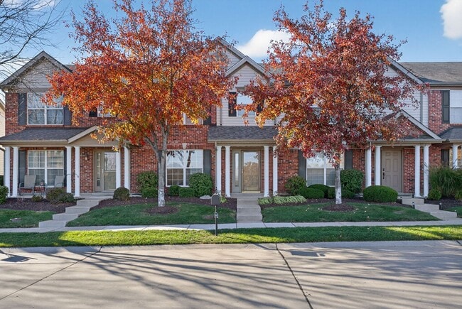 Building Photo - Spacious 3BR Townhome Across From Neighbor...