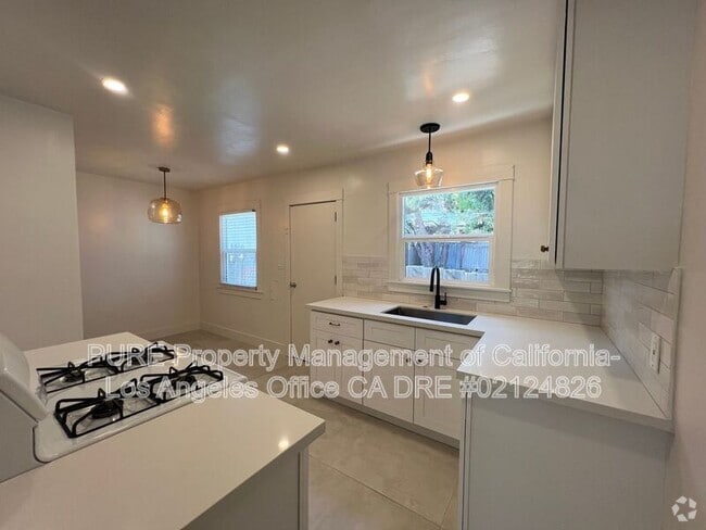 Building Photo - 629 W 23rd St Rental