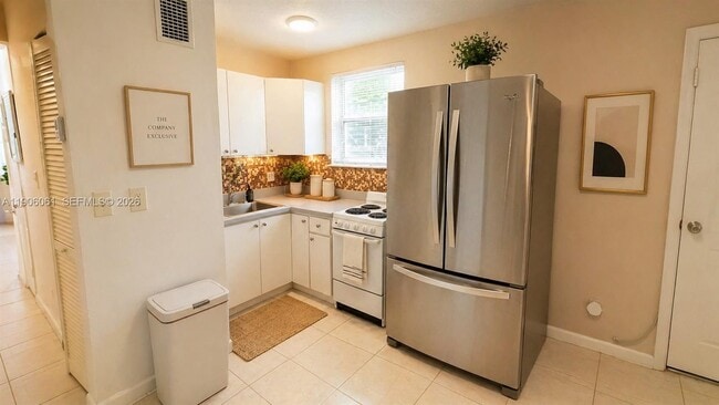 Photo - 19310 NW 48th Ct Unidad Right