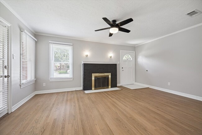 Photo - 700 Avenue of Oaks St