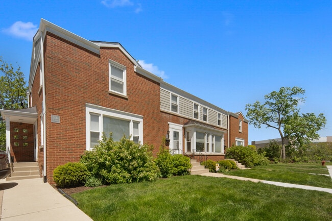 Building Photo - 5638 W Carmen Ave