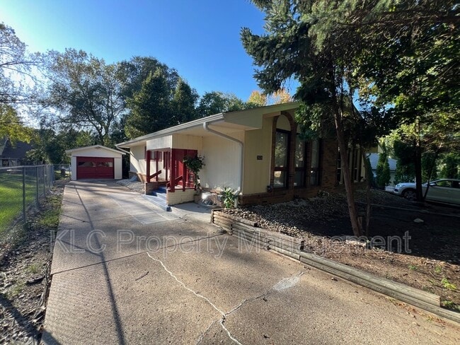 Building Photo - 2826 67th St