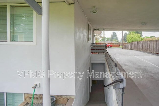 Photo - 2218 E 18th St Unit B