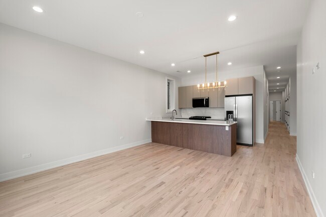 Photo - 428 E 50th Pl Unit 2