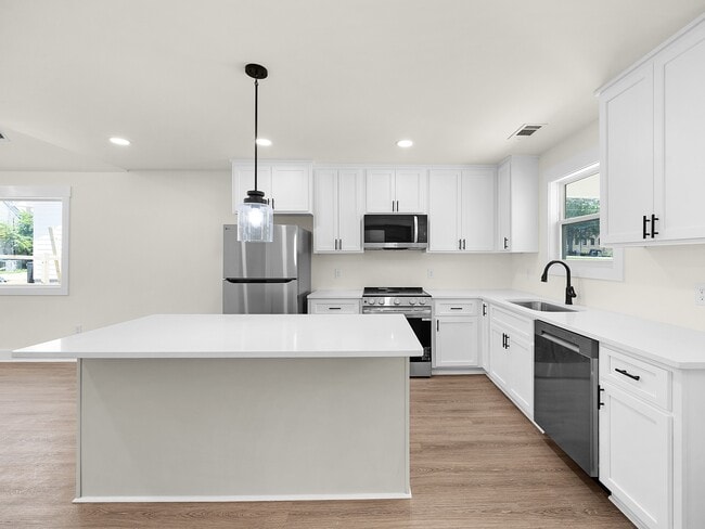 Photo - 161 W Grand St