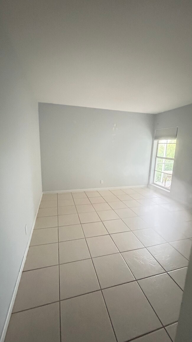 Photo - 3000 NE 16th Ave Unidad RIVER SHORES 405D