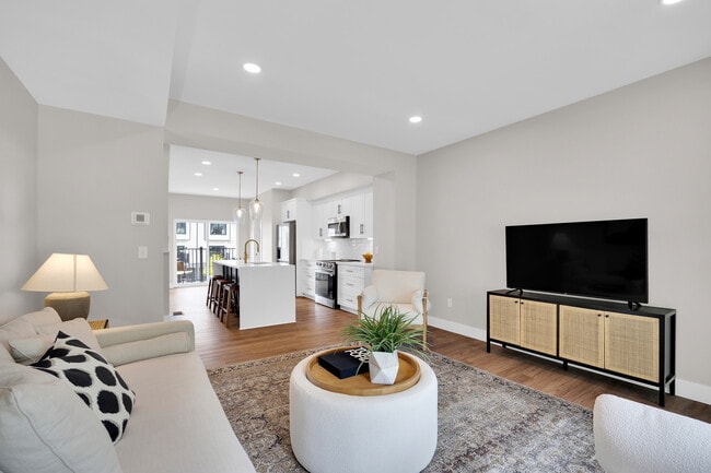 Building Photo - Butterfield Crest Rental
