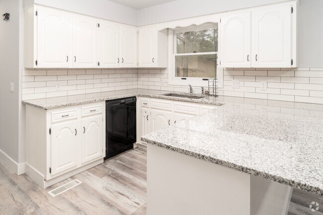 Building Photo - 3-bedroom, 2-bathroom recently remodeled h... Rental