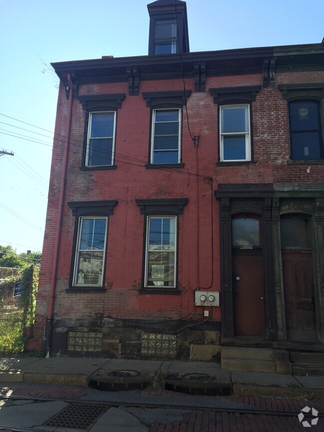 Building Photo - 1003 Chestnut St Unit 1 Rental