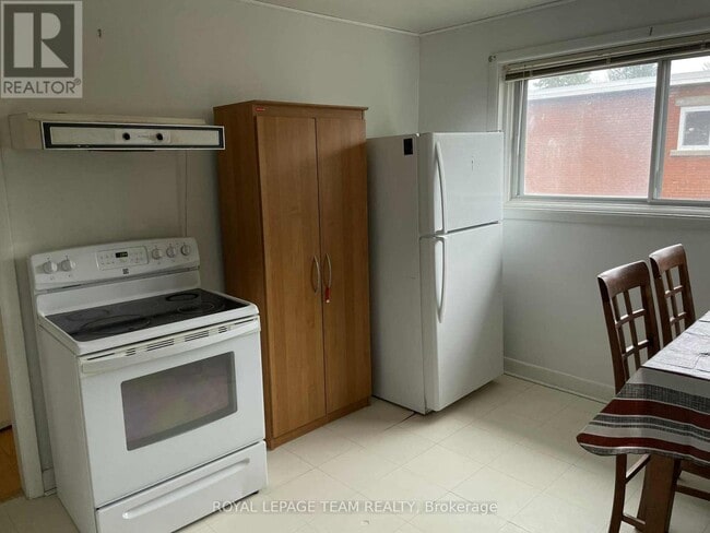 Photo - 482 Vernon Ave