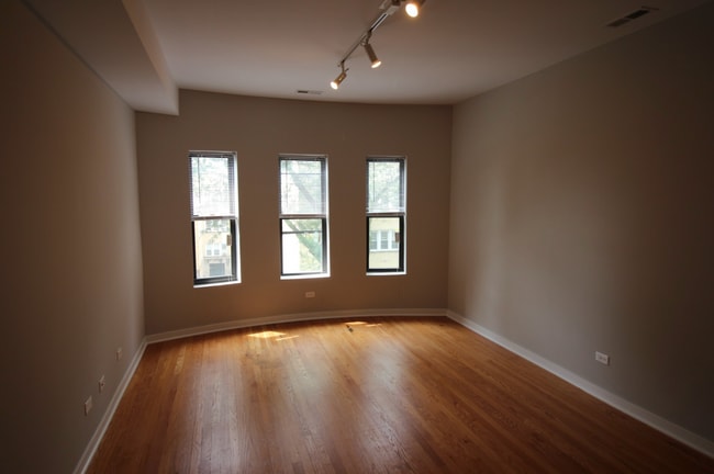 Building Photo - 6447 N Claremont Ave Unit 3 Rental