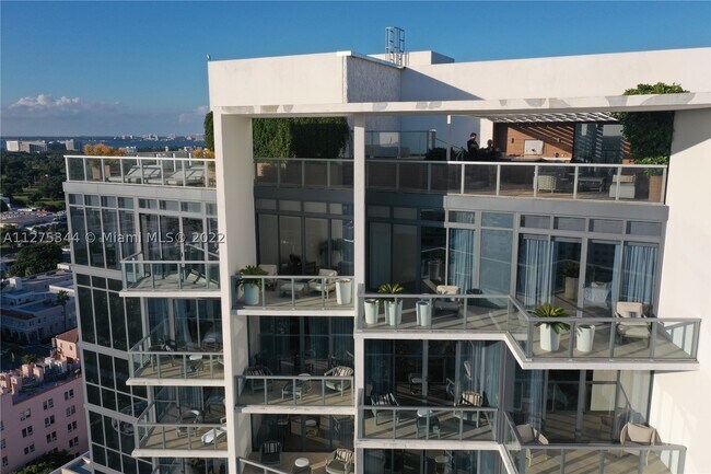 Building Photo - 2201 Collins Ave Unit 2001/UPH