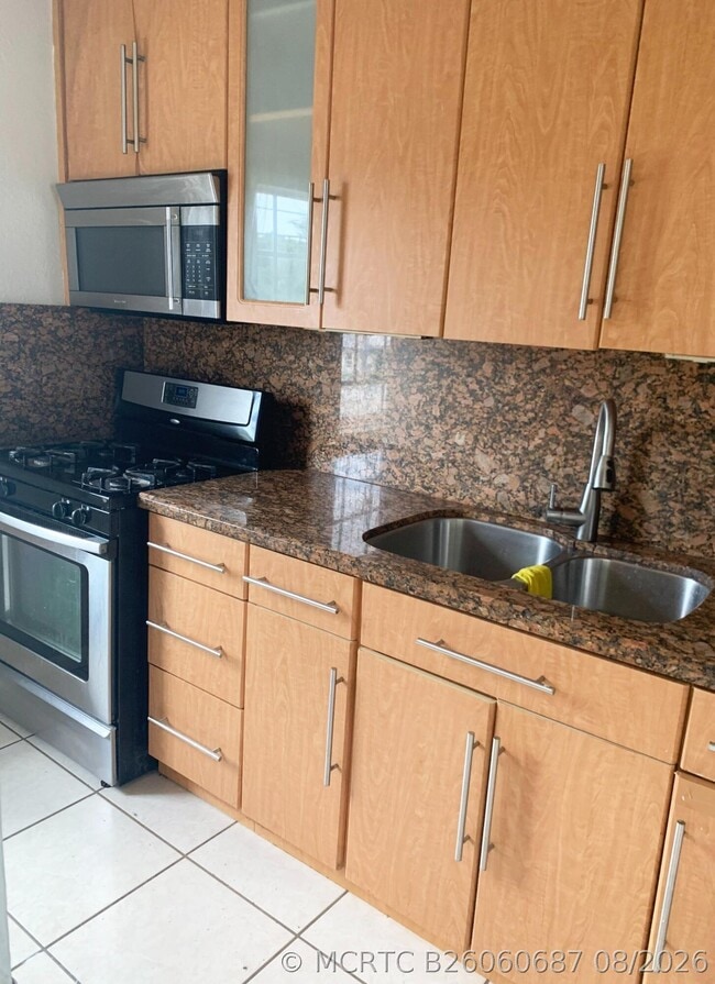 Photo - 555 SW 16th Ave Unit 15