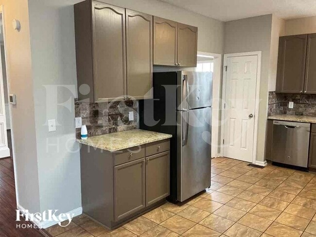 Photo - 1310 Invermere Dr SE