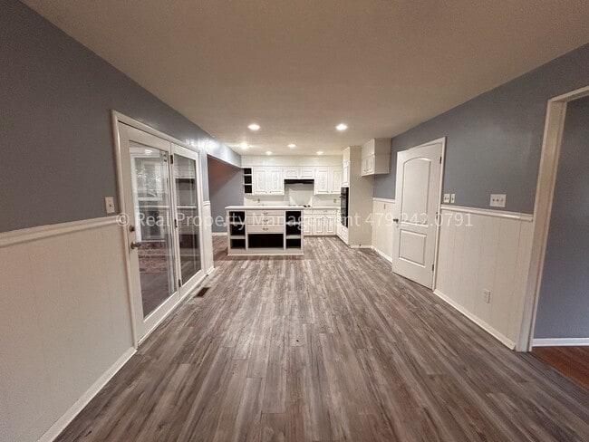 Photo - 1901 S 72nd St