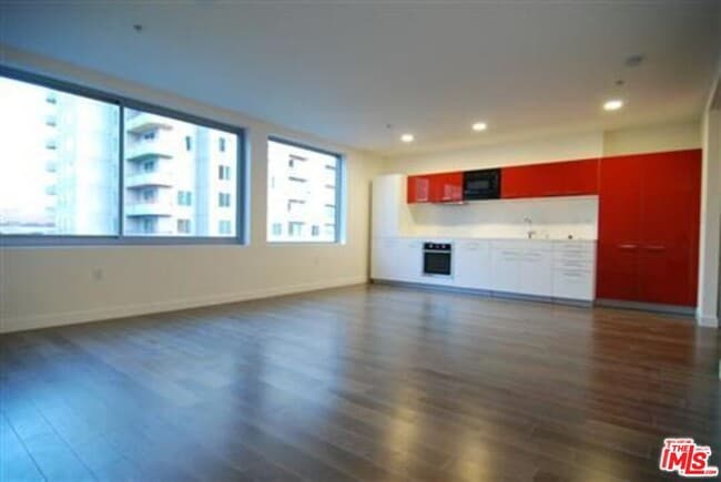 Photo - 901 Flower St Unidad 306