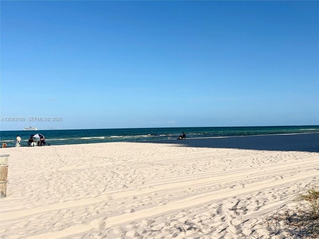 Photo - 2625 Collins Ave Unit 215