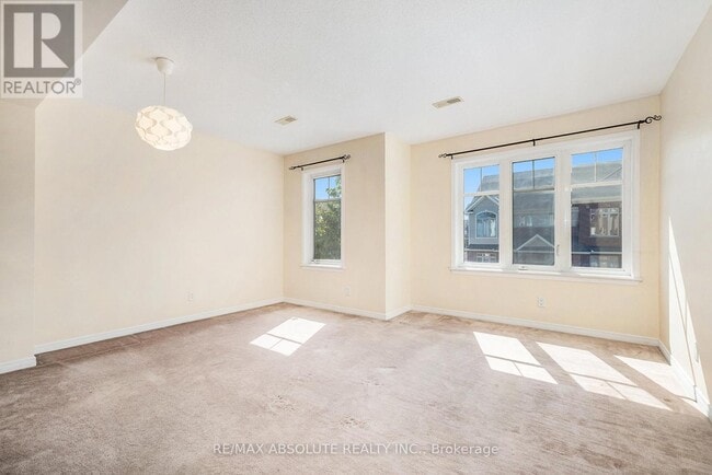 Photo - 113 Keltie Private