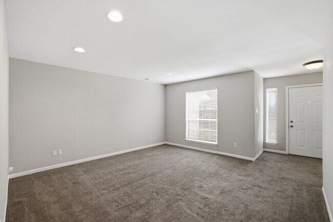 Photo - 2 River Creek Way