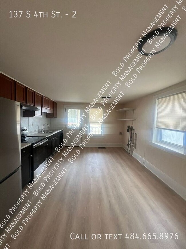 Building Photo - 137 S 4th St Unit 2