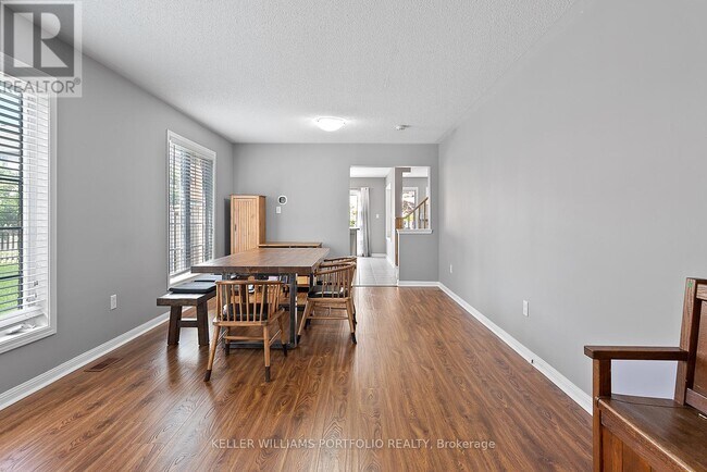 Photo - 2412 Baintree Crescent