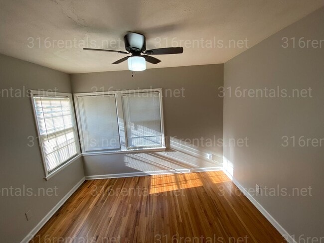 Photo - $925 - 2 bedroom / 1 bathroom - Beautiful ...