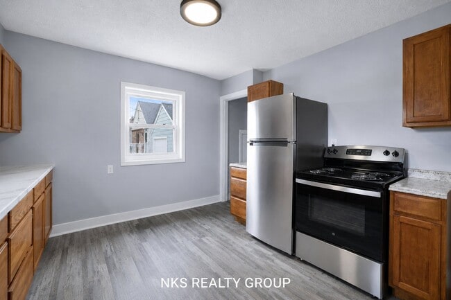 2718 E Grand River Ave Unit 2BD/1BA