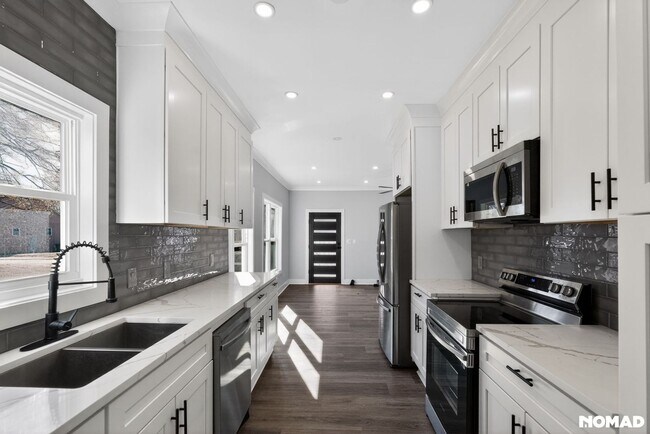 Photo - 935 Pelham St NW