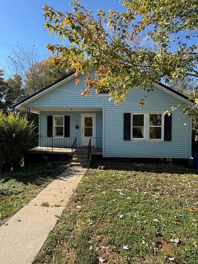 Building Photo - Modern & Move-In Ready with Basement