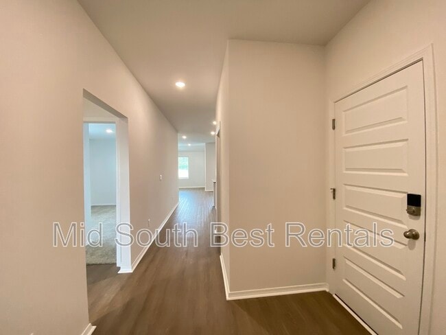 Photo - 92 Kelton Ln