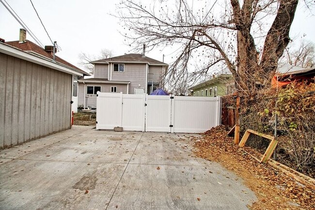 Photo - Nice 3 Bed 1 Bath Basement Apartment Close to Downtown GJ