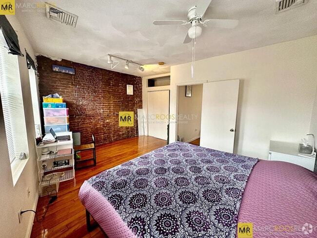 Building Photo - 12 Charter St Unit Charter St #4 Rental