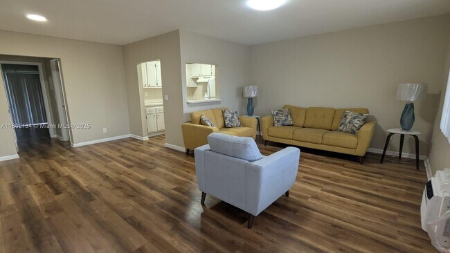 Building Photo - 206 Norwich I Unit 206 Rental