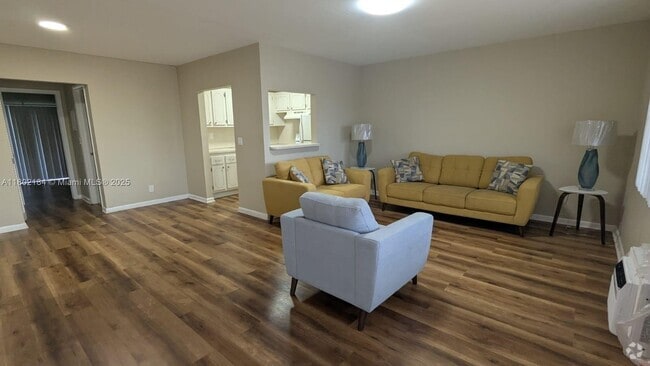Building Photo - 206 Norwich I Unit 206 Rental