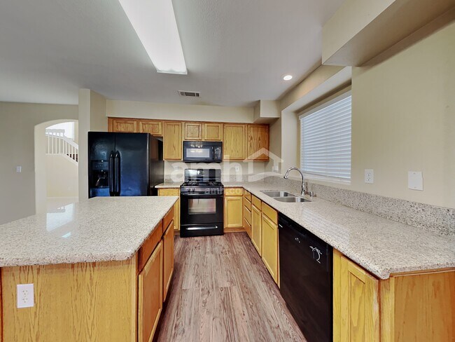 Photo - 909 Hornbeak Ct