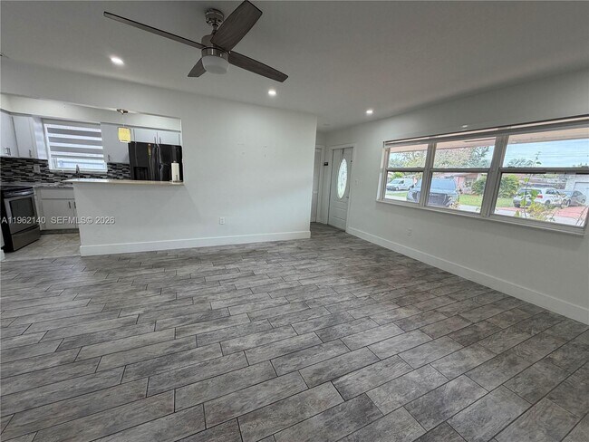 Photo - 7950 NW 10th St